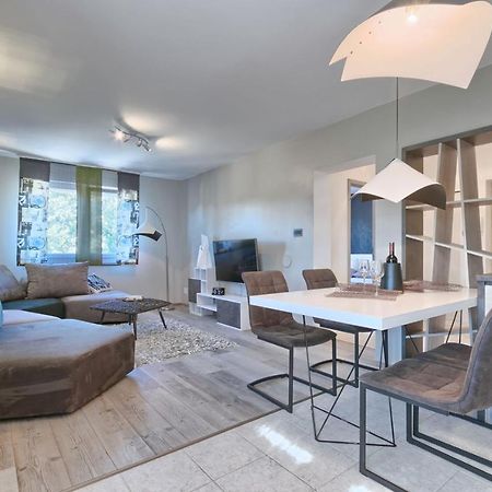 Modern Oasis Apartment Pula Luaran gambar
