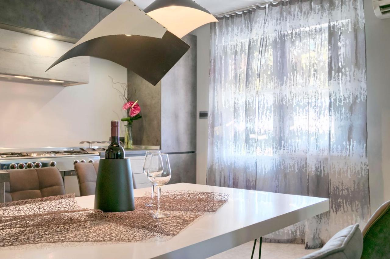 Modern Oasis Apartment Pula Luaran gambar