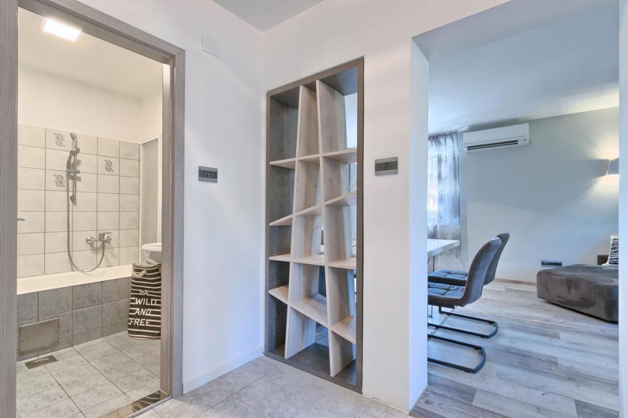 Modern Oasis Apartment Pula Luaran gambar