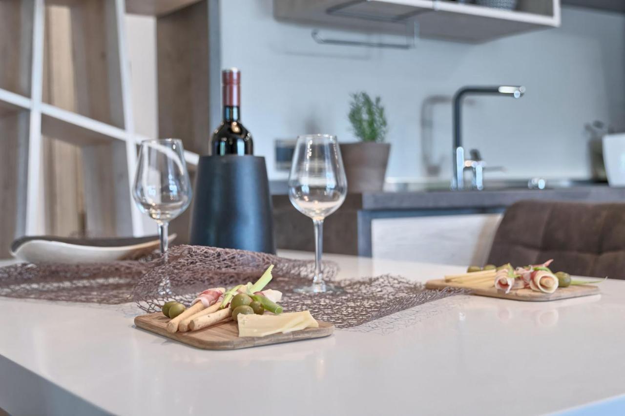 Modern Oasis Apartment Pula Luaran gambar