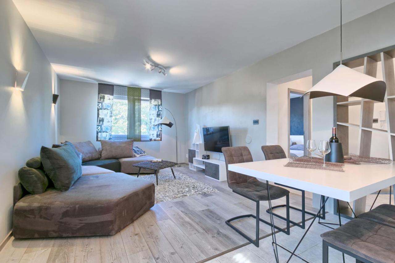 Modern Oasis Apartment Pula Luaran gambar