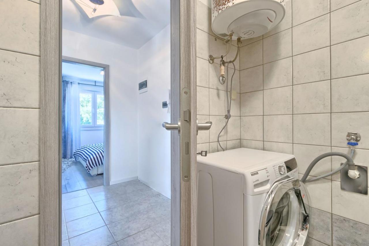 Modern Oasis Apartment Pula Luaran gambar
