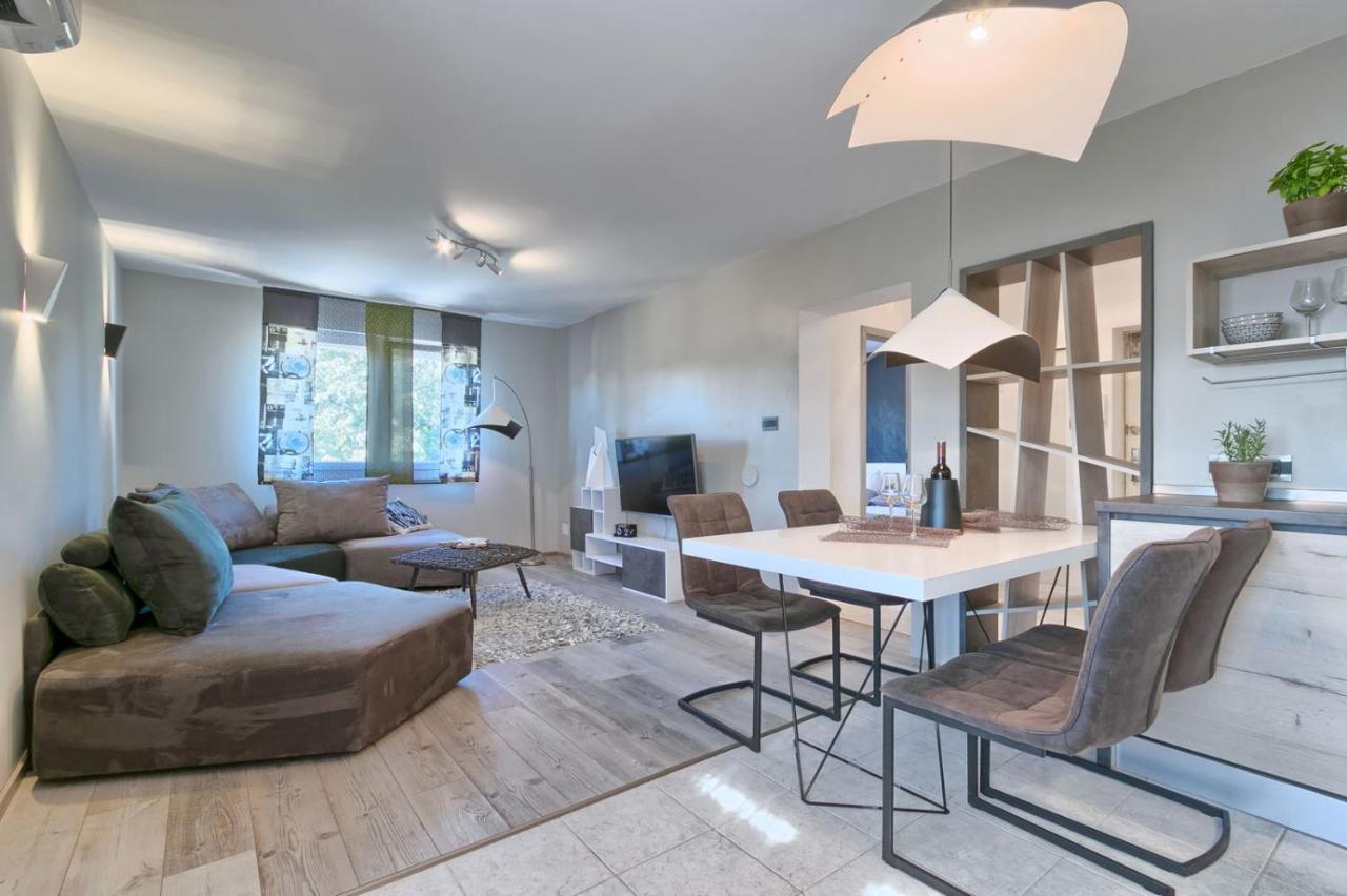 Modern Oasis Apartment Pula Luaran gambar