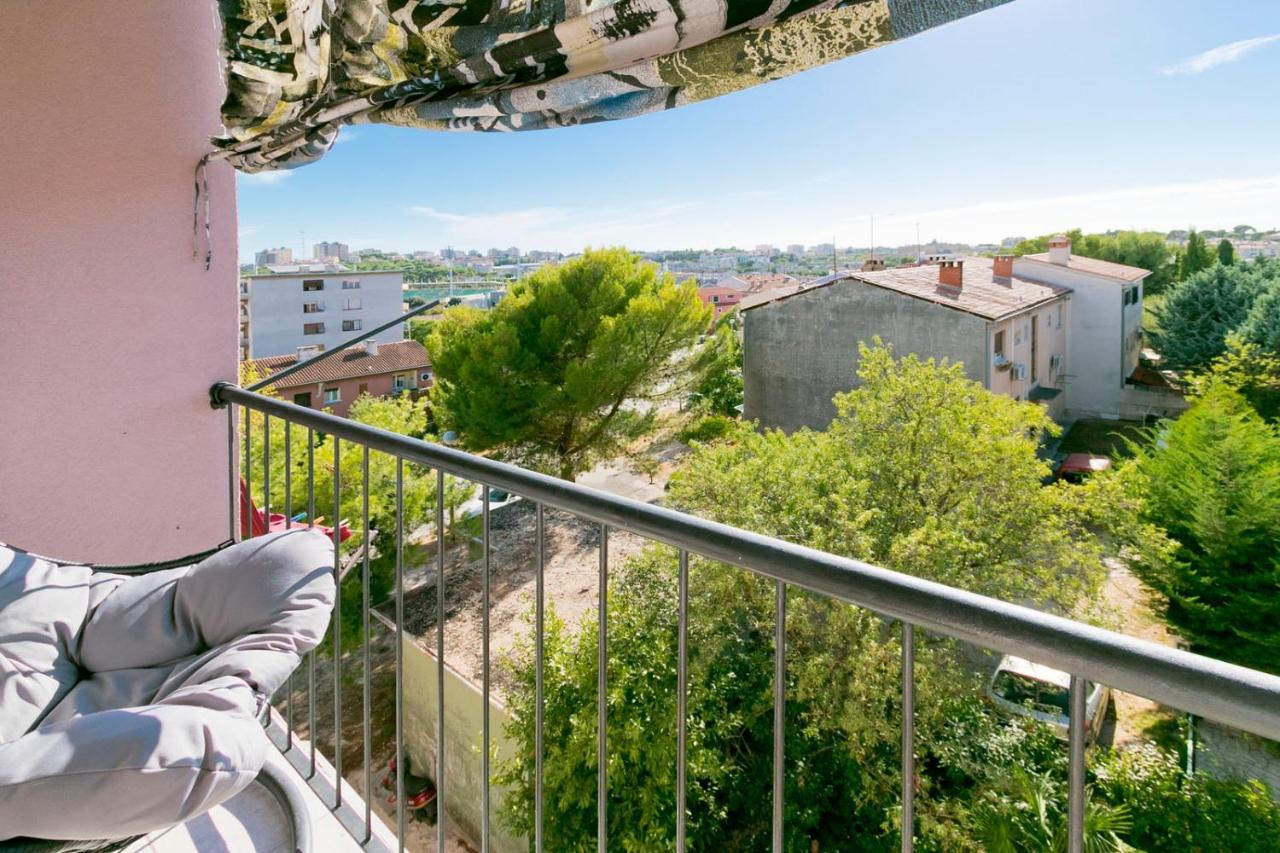 Modern Oasis Apartment Pula Luaran gambar
