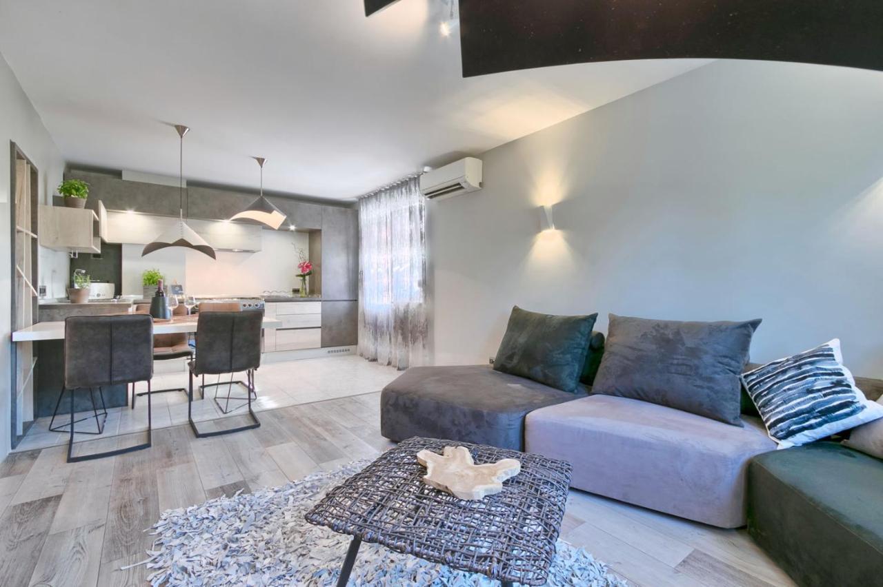 Modern Oasis Apartment Pula Luaran gambar