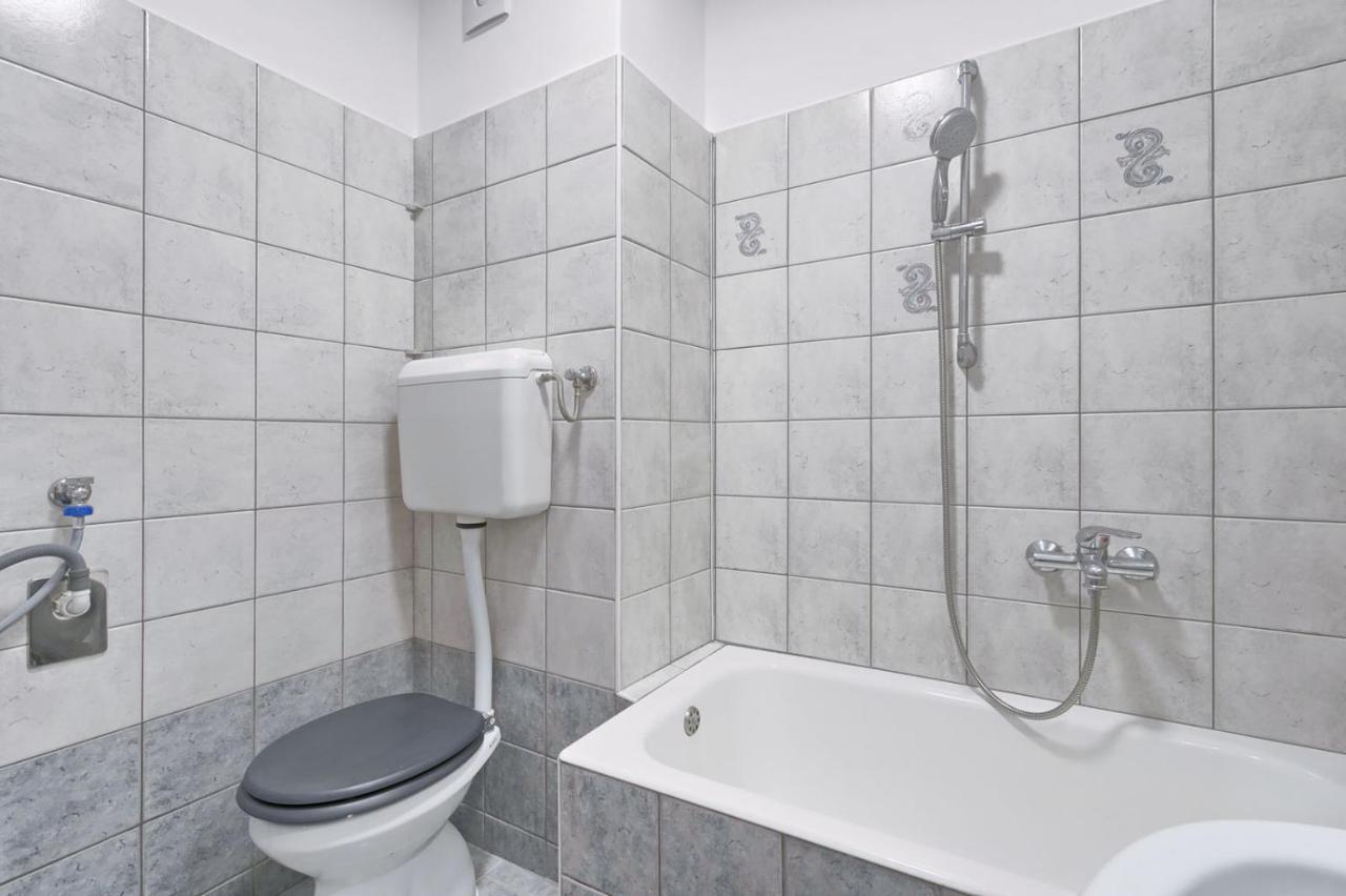 Modern Oasis Apartment Pula Luaran gambar