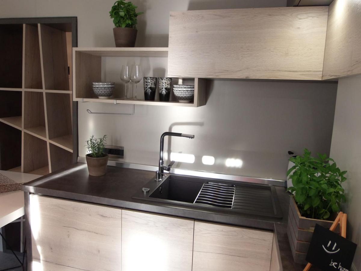 Modern Oasis Apartment Pula Luaran gambar