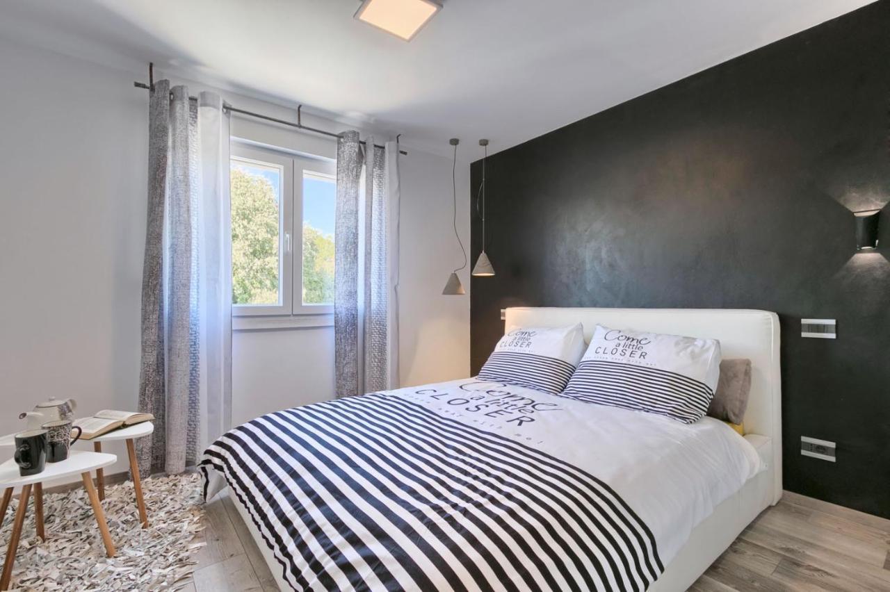 Modern Oasis Apartment Pula Luaran gambar