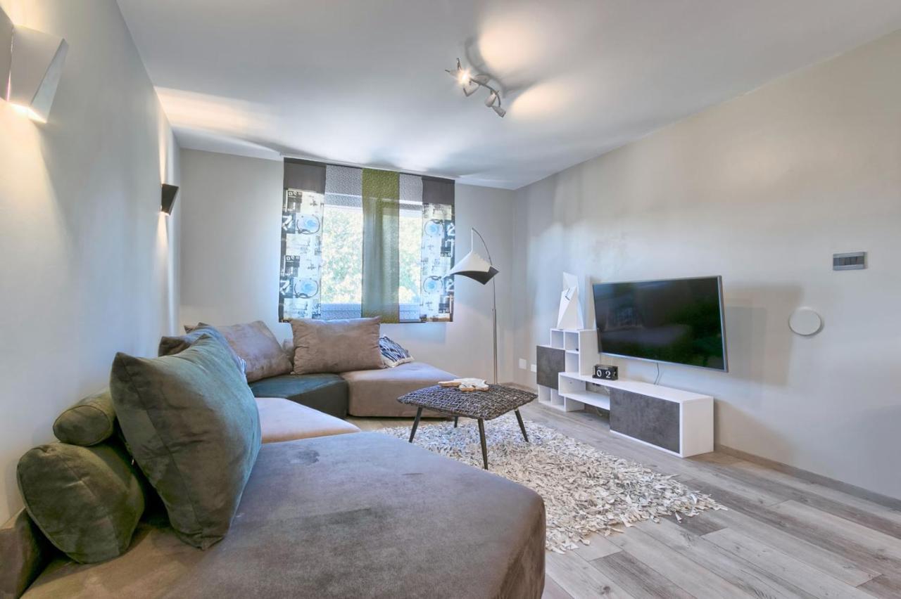 Modern Oasis Apartment Pula Luaran gambar