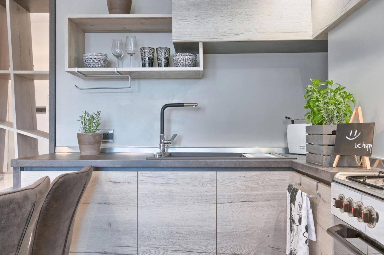 Modern Oasis Apartment Pula Luaran gambar