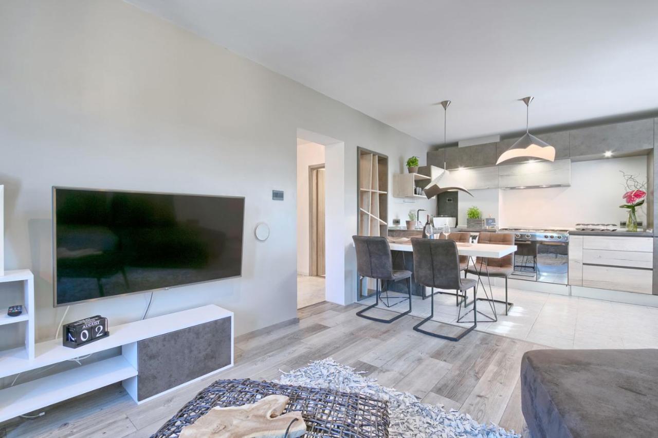 Modern Oasis Apartment Pula Luaran gambar