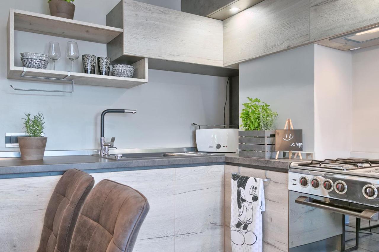 Modern Oasis Apartment Pula Luaran gambar